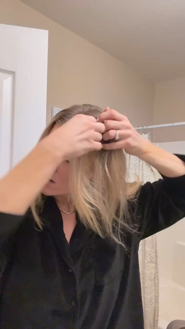 60 second claw clip hack. 

Slick backs take me back to cheerleading at the age of 10 and getting made if there is a bump. 

I can’t go back. 

#hairhacks #sahmstyle #hairhack #bunhacks #clawcliphairstyle #myhairstyle #clawclips #clawcliptutorial #momhairdontcare #momhair #momhairstyle