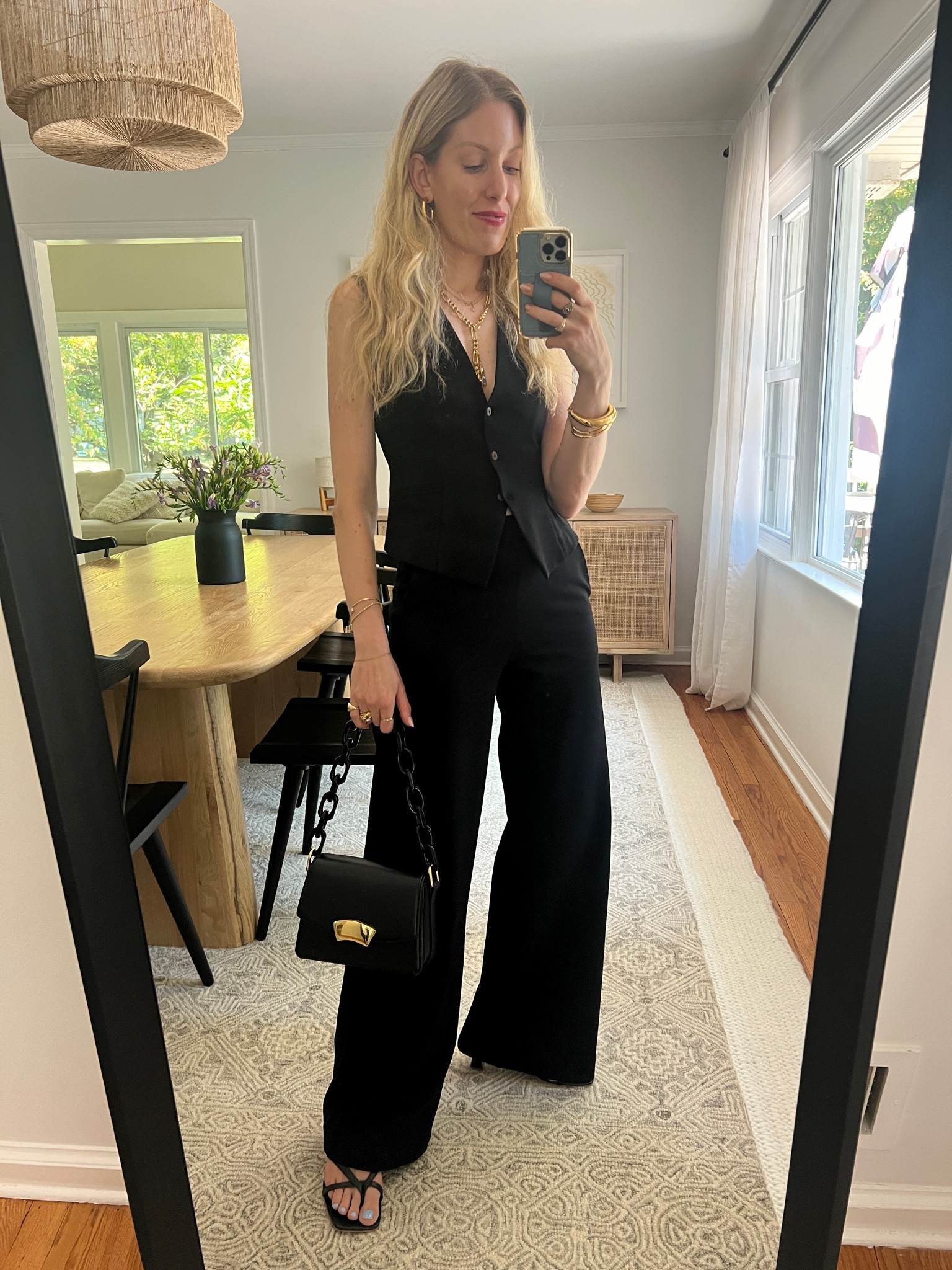 Like a true New Yorker 🖤 


#LTKOver40 #LTKWorkwear #LTKParties