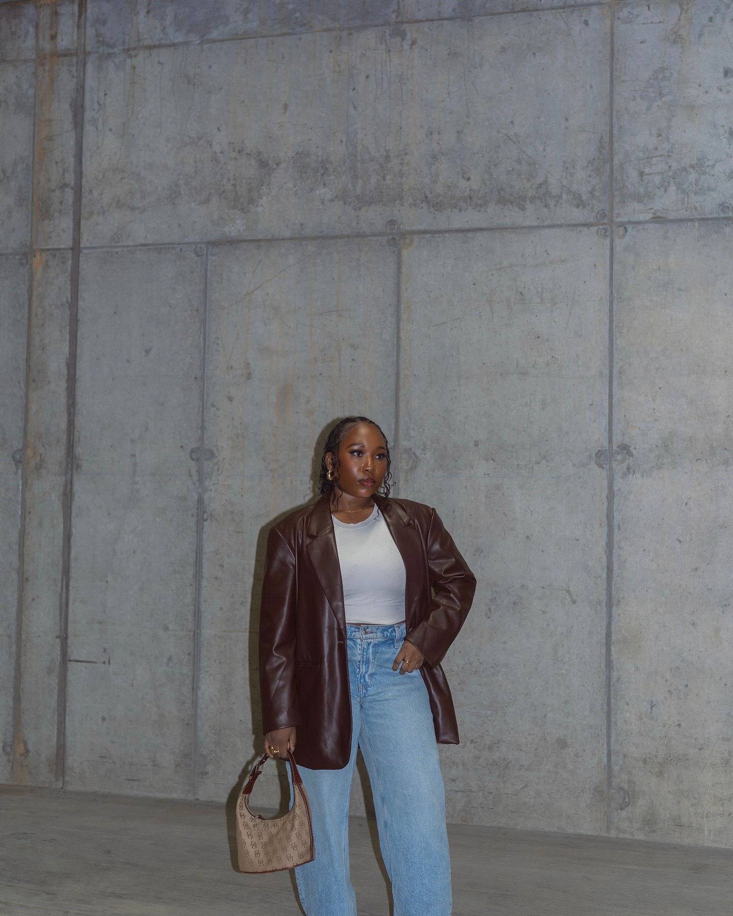 Leather weather 🤎

Happy Monday friends ✨ Have an amazing week and make each day great!

Jeans @americaneagle 
Shoes @hm 
Blazer @nordstromrack 
Bag @dooneyandbourke 

#leatherblazer #ootdstyles #springoutfits

#LTKSpringSale #LTKFindsUnder100 #LTKStyleTip