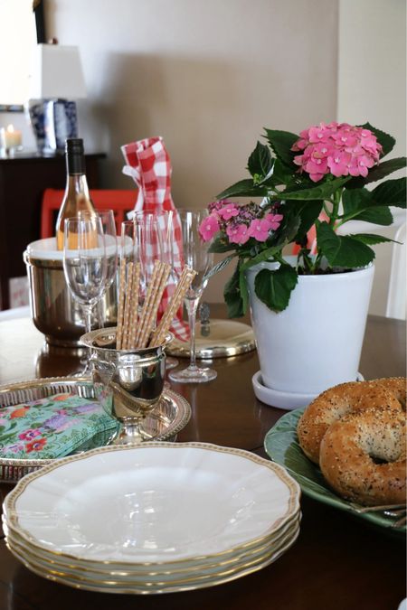 This weekend kicks off Historic Garden Week hosted by the Garden Club of Virginia. In its honor, we’re resharing our brunch spread from when we hosted brunch before touring some gorgeous homes. Here are some of our brunch essentials! 

#brunch #hostingbrunch #preservation #conservation #HGW2023 #restoration #virginiaisforhistoricgardenweeklovers