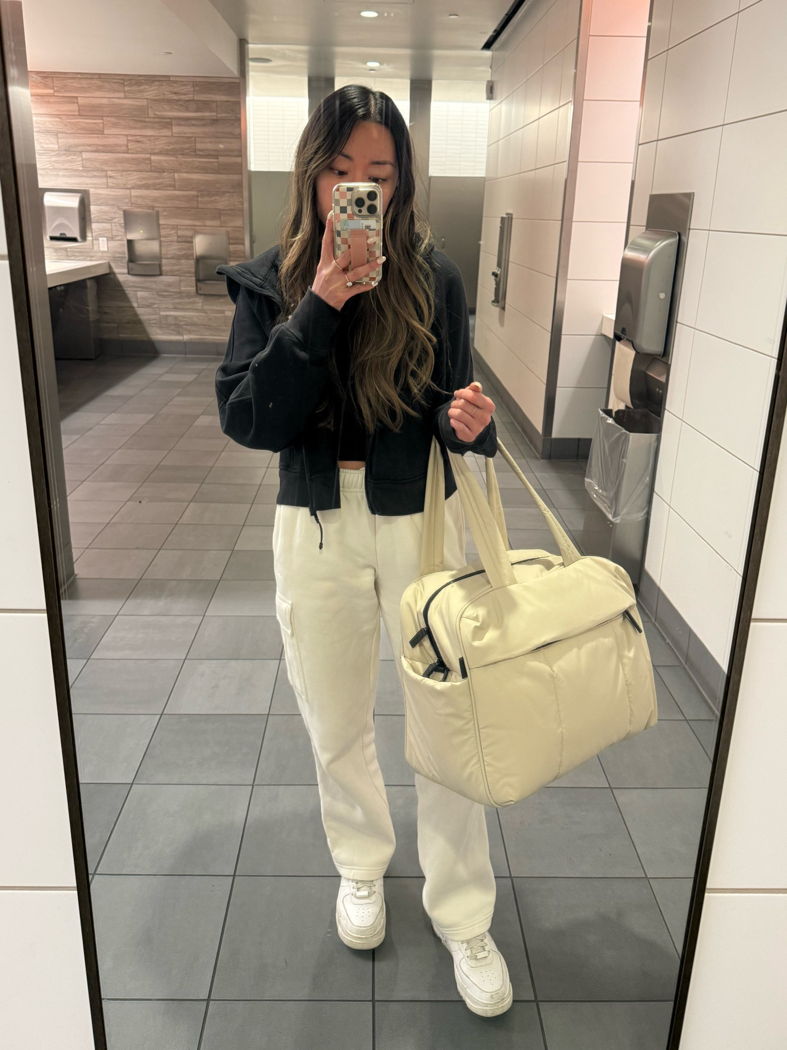 The comfiest airport outfit ✈️

This is hands-down the best travel bag! It fits perfectly under the seat and still fits everything I need for a weekend trip! 