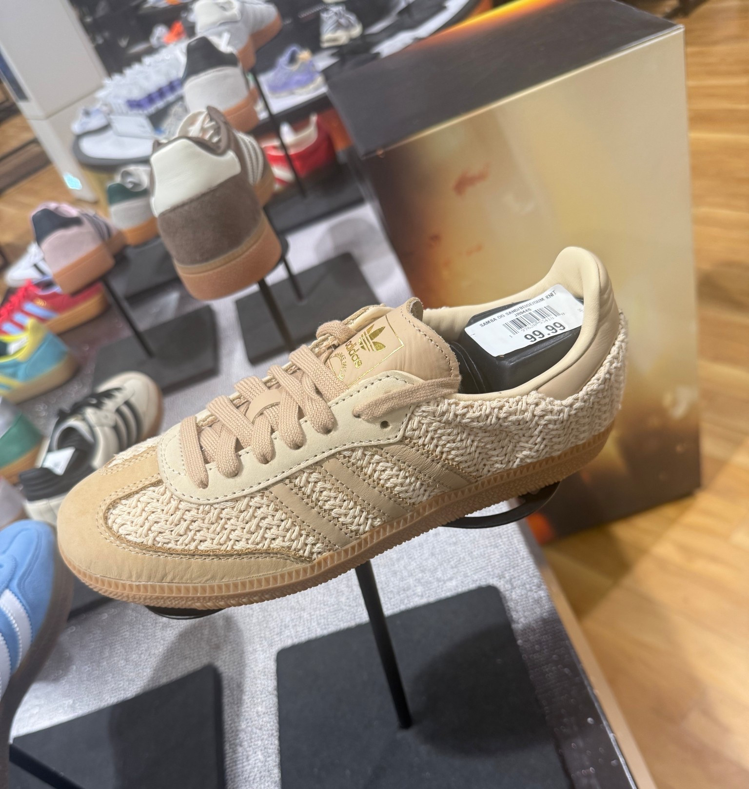 These adidas are SO cute!! Added to my wishlist immediately! 