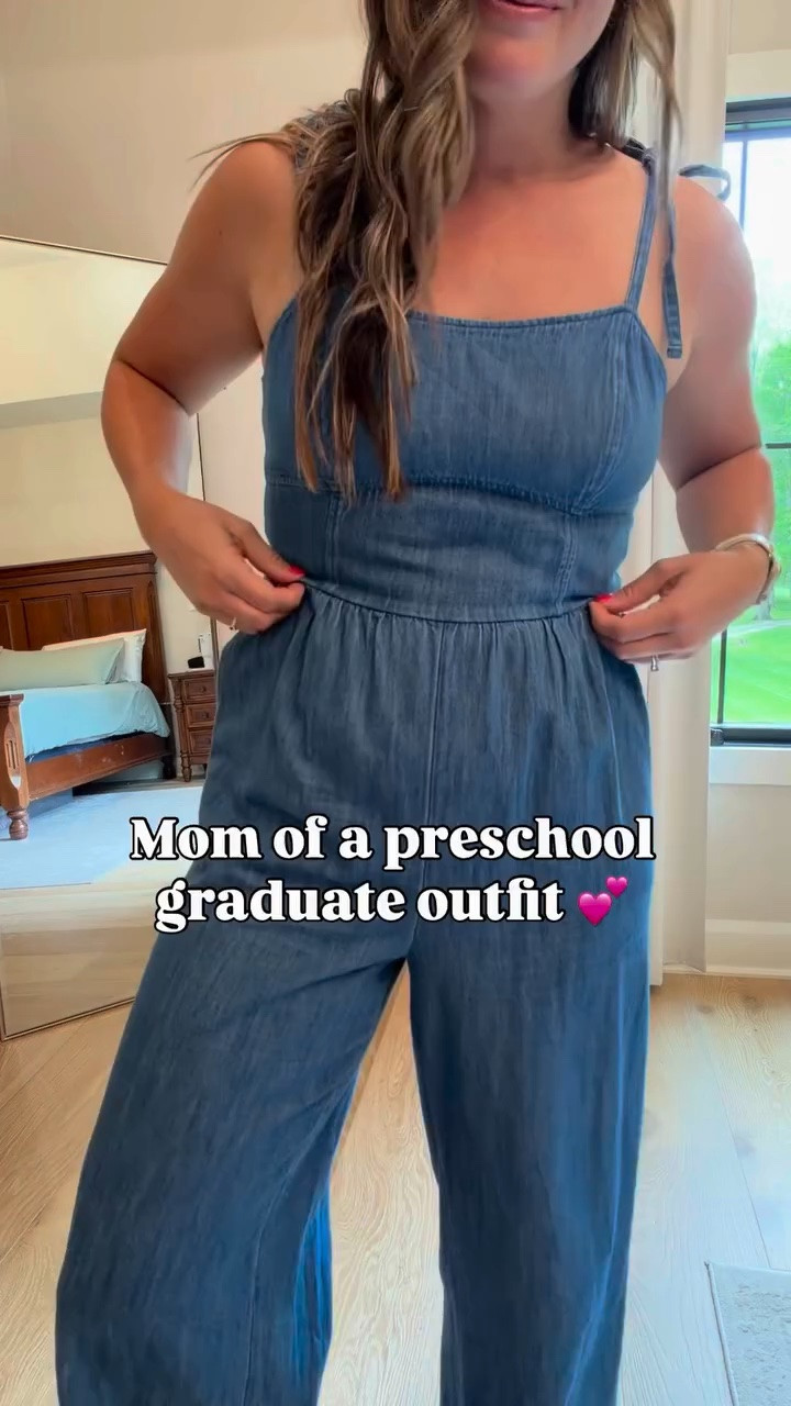 Mom of a preschool graduate 💕 how is my little nicu baby graduating preschool already ?! 🥹 

Comment SHOP for links! 
#oldnavystyle #momlife #lifeandstyleblogger #momstyle #momblogger