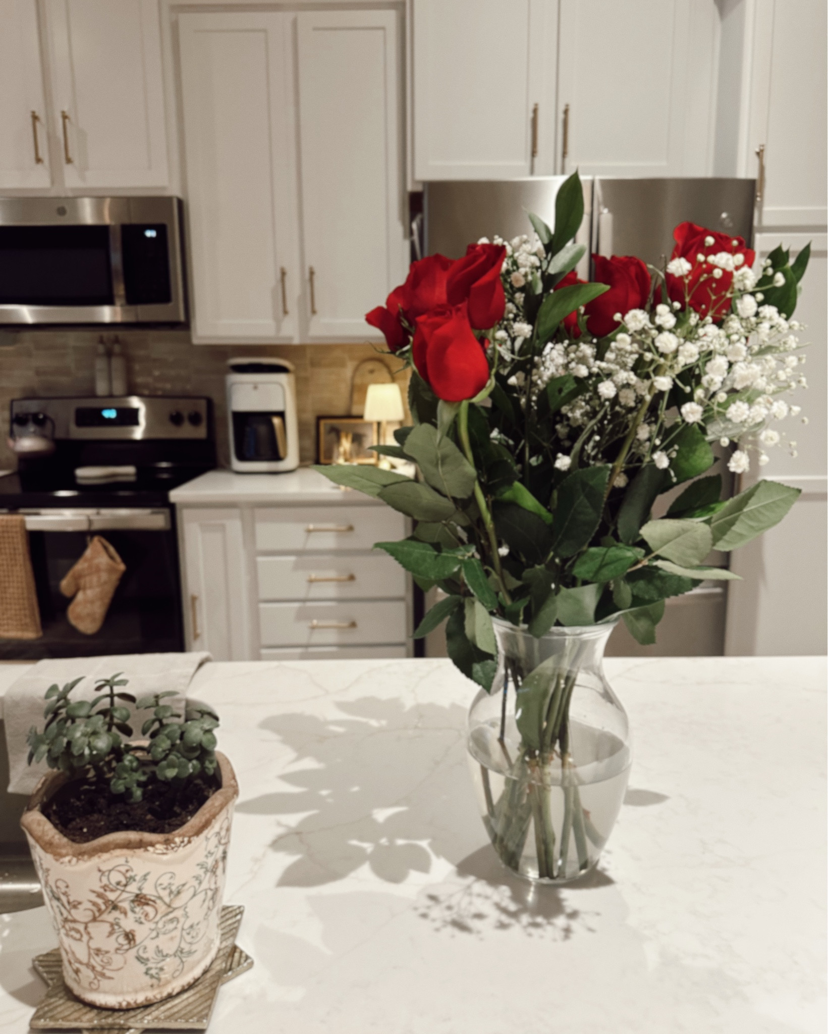 Fresh flowers in the kitchen >> 
Linking some of our kitchen home decor ❤️

#LTKHome