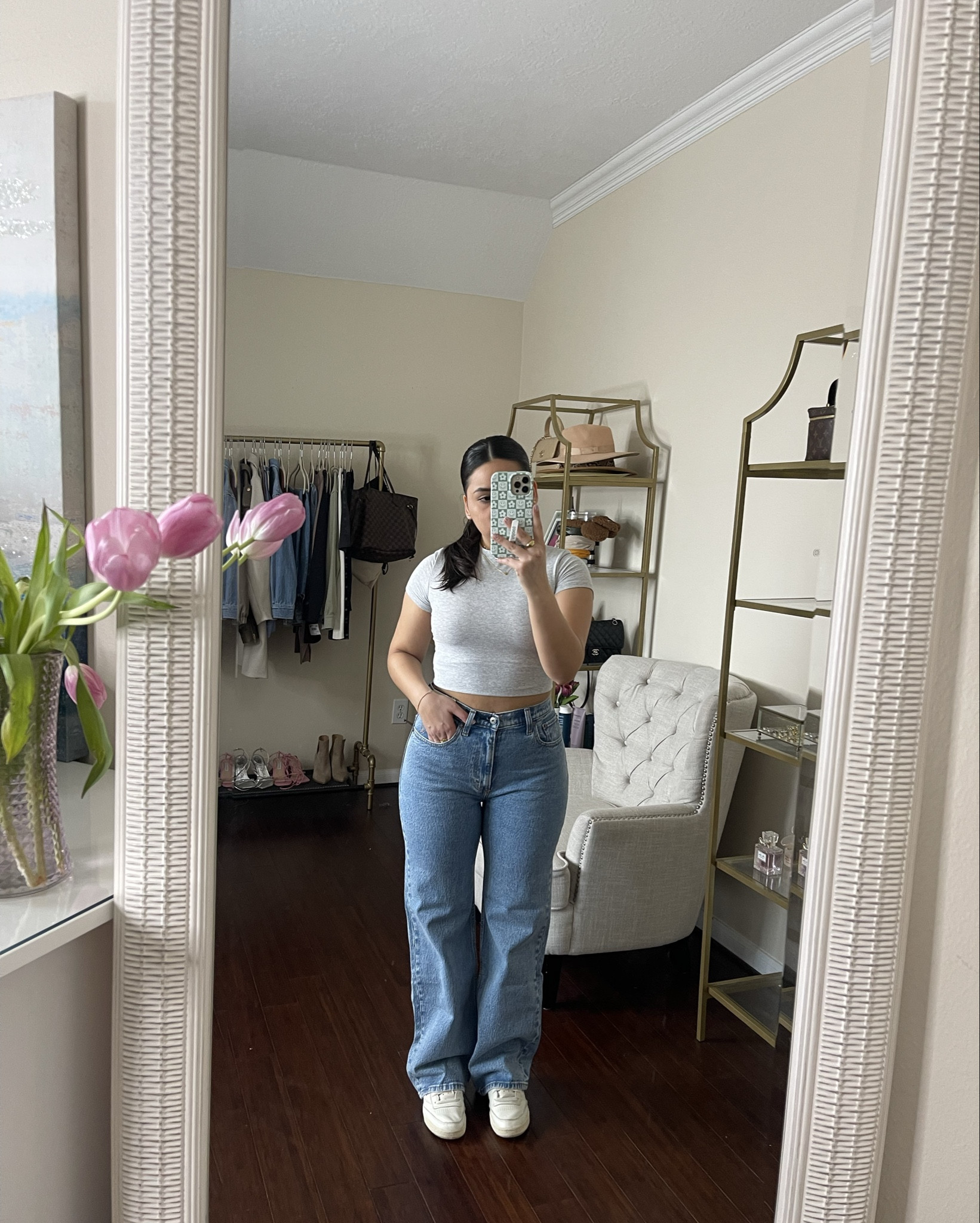 Abercrombie curve love denim 25% off w code AFLTK 🫶🏼 ends 3/18 
Wearing a size 26 short 
Tee: small 
Reebok sneakers: 6.5 women 

#LTKSaleAlert #LTKFindsUnder100 #LTKSpringSale