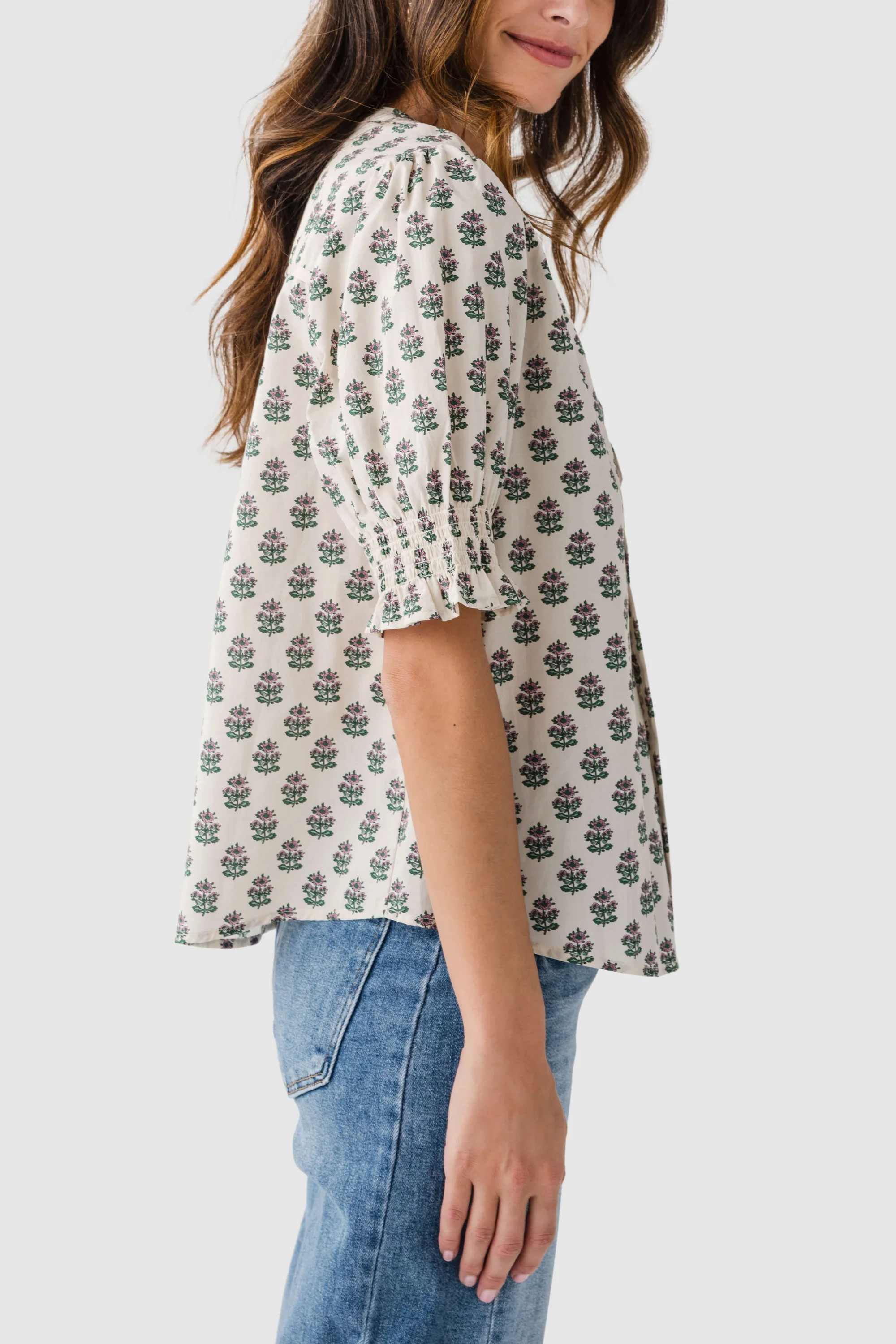 Voy Smocked Cuff Folded Placket Floral Top | Social Threads