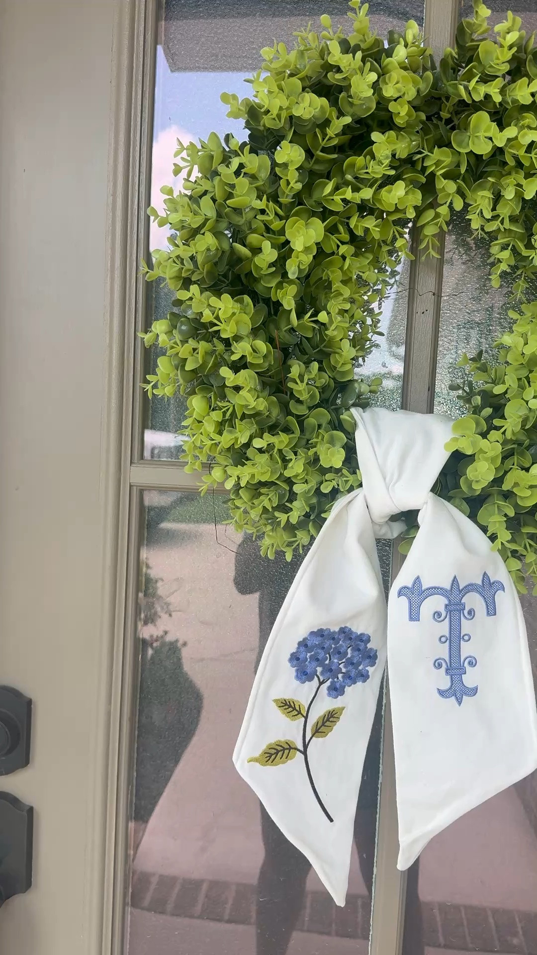 This wreath and monogram wreath sash are under $40 on Amazon! 

Home decor, porch decor, southern porch decor, preppy, wreath, door wreath, porch wreath, amazon home, Amazon finds, summer home decor

#LTKHome #LTKSeasonal