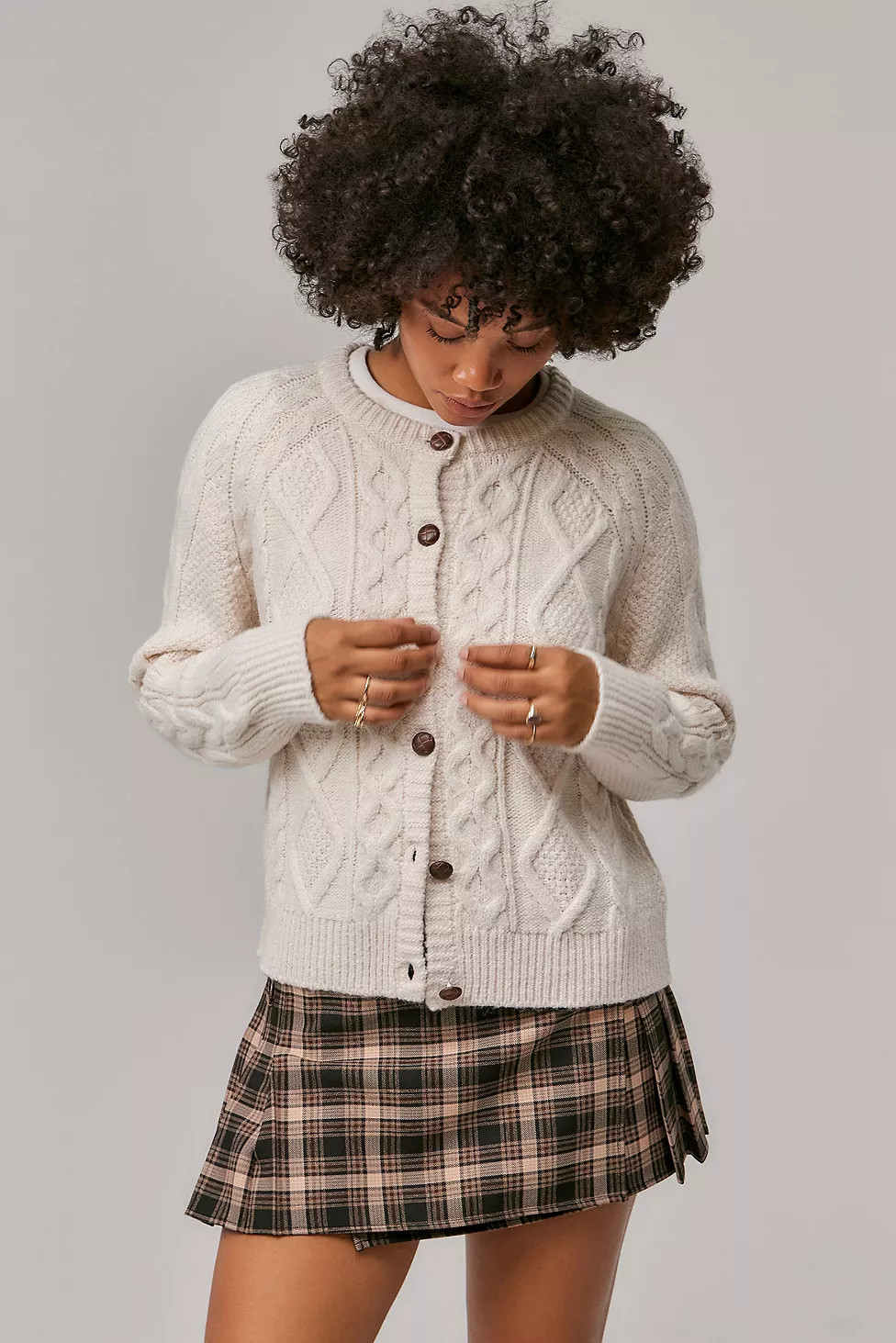Cárdigan UO de Punto Trenzado en Crema | Urban Outfitters (US and RoW)