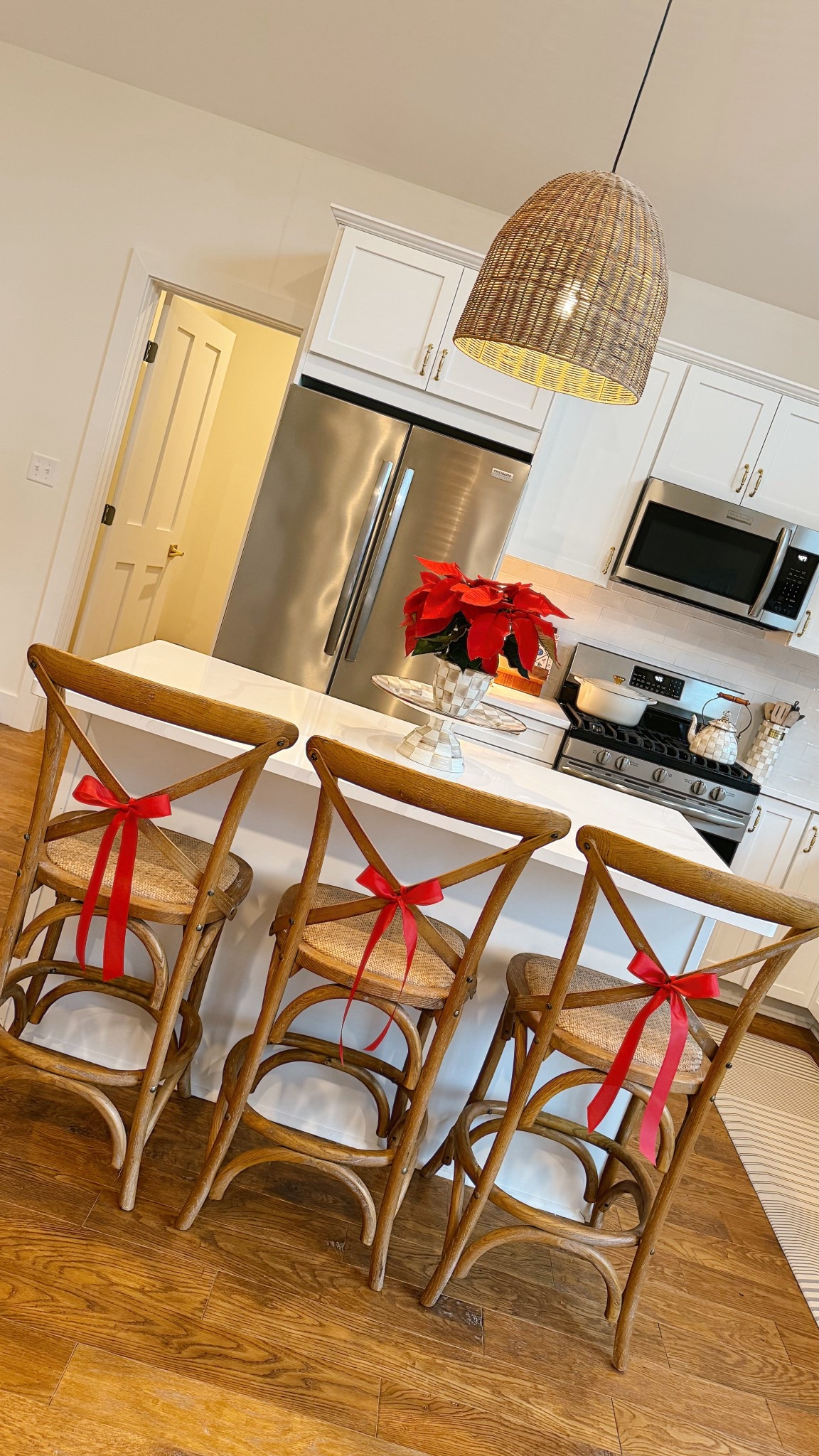 Don’t mind me, adding bows to every room in the house! ❤️