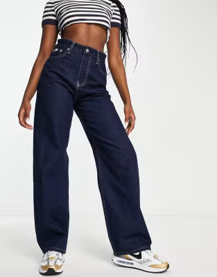 Calvin Klein Jeans - Jean décontracté taille haute - Indigo délavé | ASOS (Global)