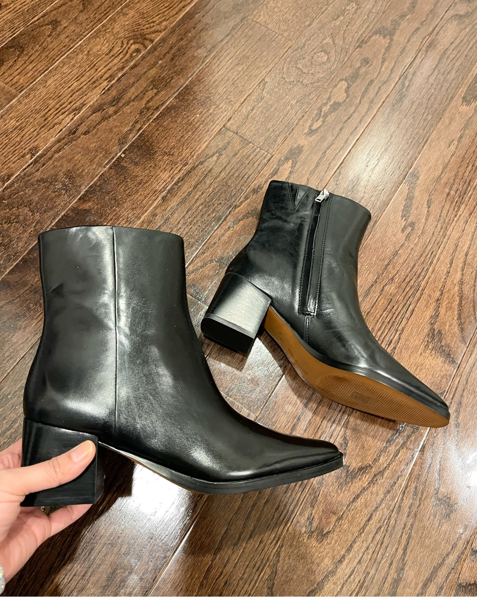 True to size

Madewell ardin ankle boots


#LTKFindsUnder100 #LTKShoeCrush