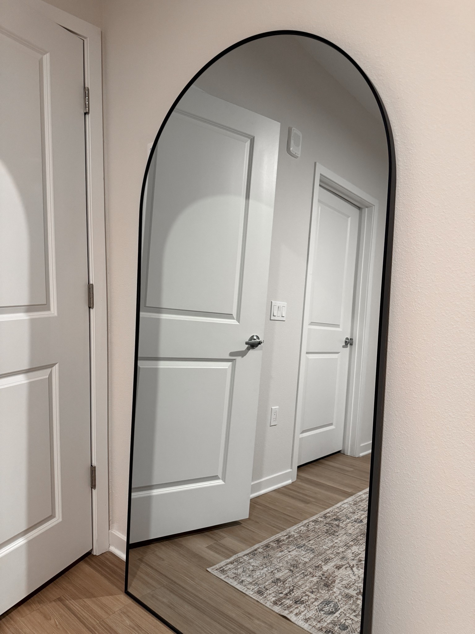 Full body arched black mirrorr

#LTKHome
