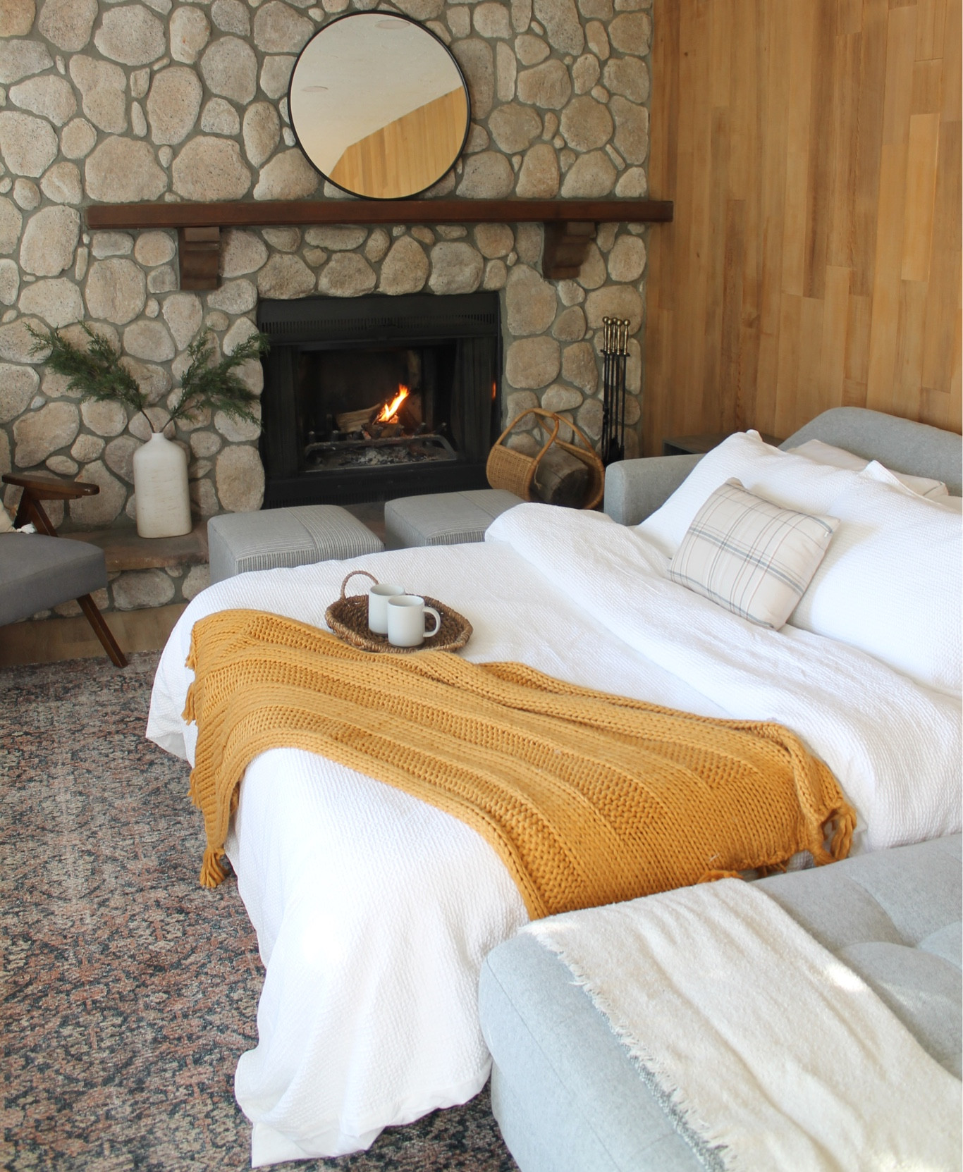 Pull out beds made cozy thanks to the comfiest bedding. ☁️