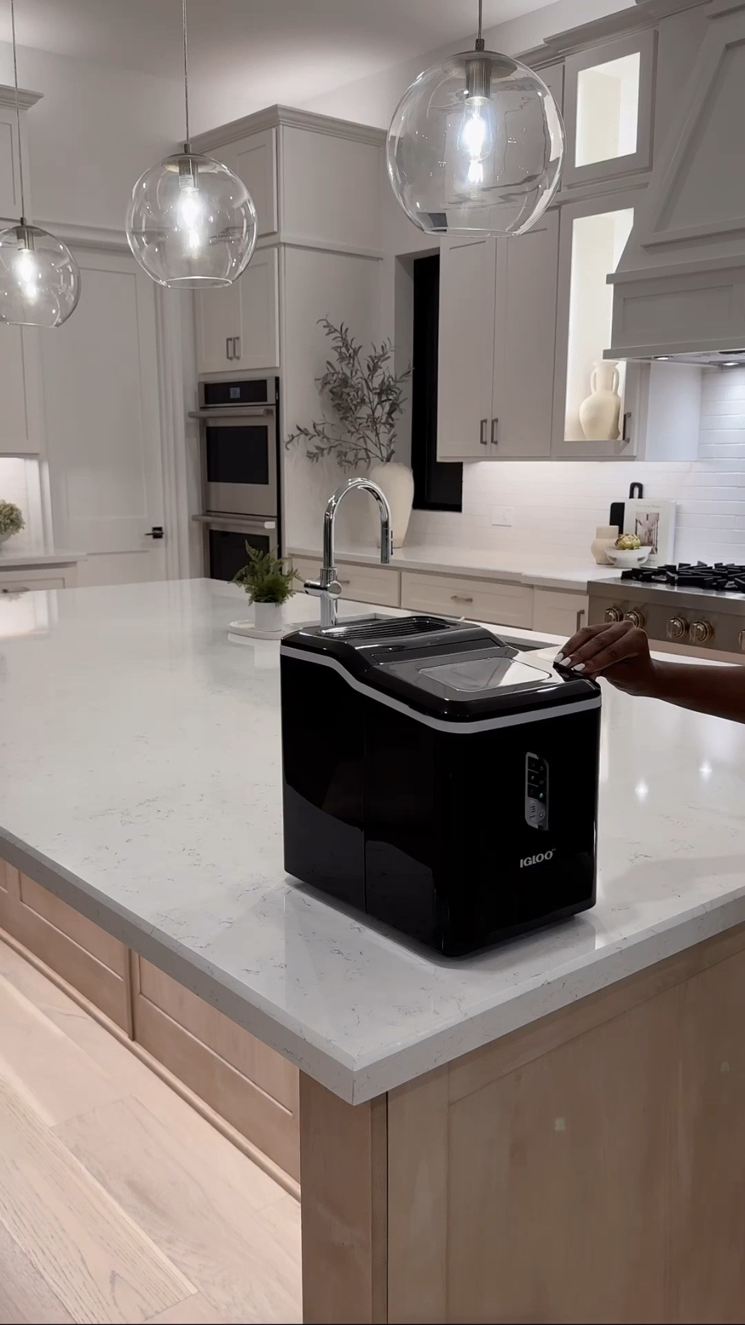 ☀️ Summer just got cooler—literally! Here are my top kitchen picks to beat the heat and keep the good vibes flowing all season long 🍧🍹

🧊 Igloo Ice Maker– Say goodbye to ice tray struggles! This sleek machine makes 9 cubes in just 7 minutes and up to 26 lbs a day. Perfect for summer parties, iced coffee, or poolside chillin’.

🍨 Ice Cream & Slushy Maker– Treat yourself to homemade frozen desserts in under 30 minutes! Bonus: It comes with a warming cup for drizzles of caramel or chocolate. Yes, please!

💪🏽 NutriBullet Blender Blend and go! This compact yet powerful blender is your smoothie BFF this summer—no mess, no fuss, just blend & sip!

🥤 Can-Shaped Tumbler Glasses Aesthetically pleasing and perfect for iced drinks. Think lemonades, cold brew, mocktails—so cute for hosting or just treating yourself!

Your summer kitchen upgrade starts here 🛍️👇🏼
#LTKSummerFinds #LTKKitchen #IcedCoffeeVibes #HomeEssentials #LTKBackyardVibes


#LTKHome