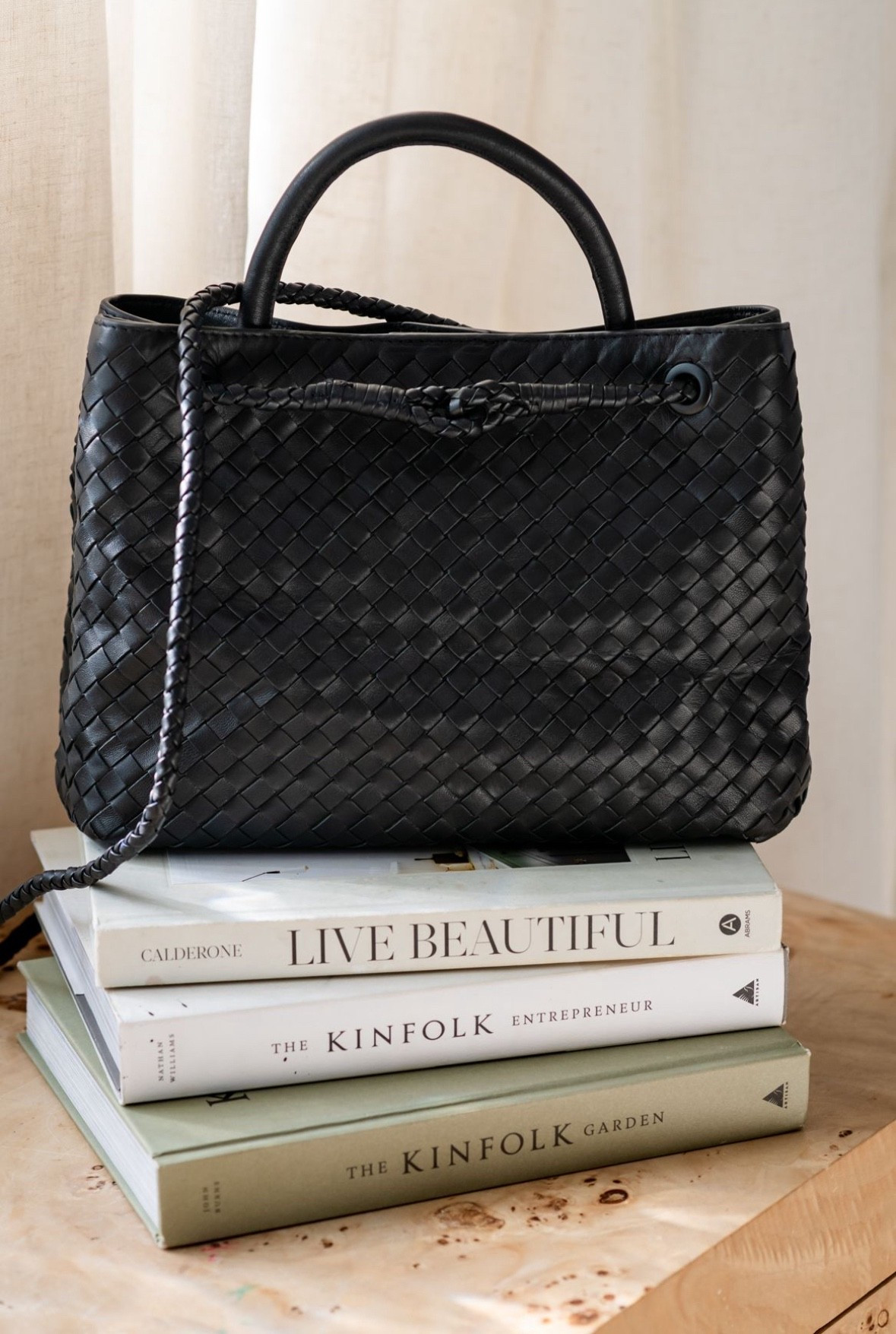 This classic bag from quince is always the star of the show and makes an amazing gift 

#LTKHoliday #LTKGiftGuide