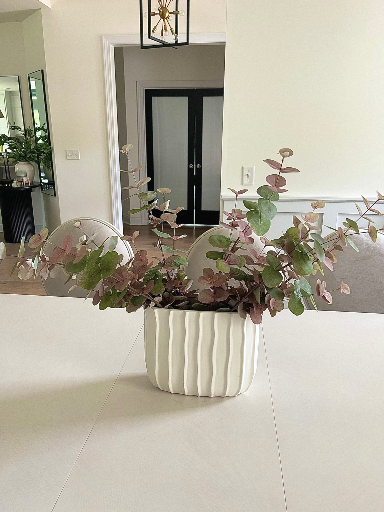 Florals bring interest to a space.




Florals, faux florals,

#LTKU #LTKhome #LTKFind