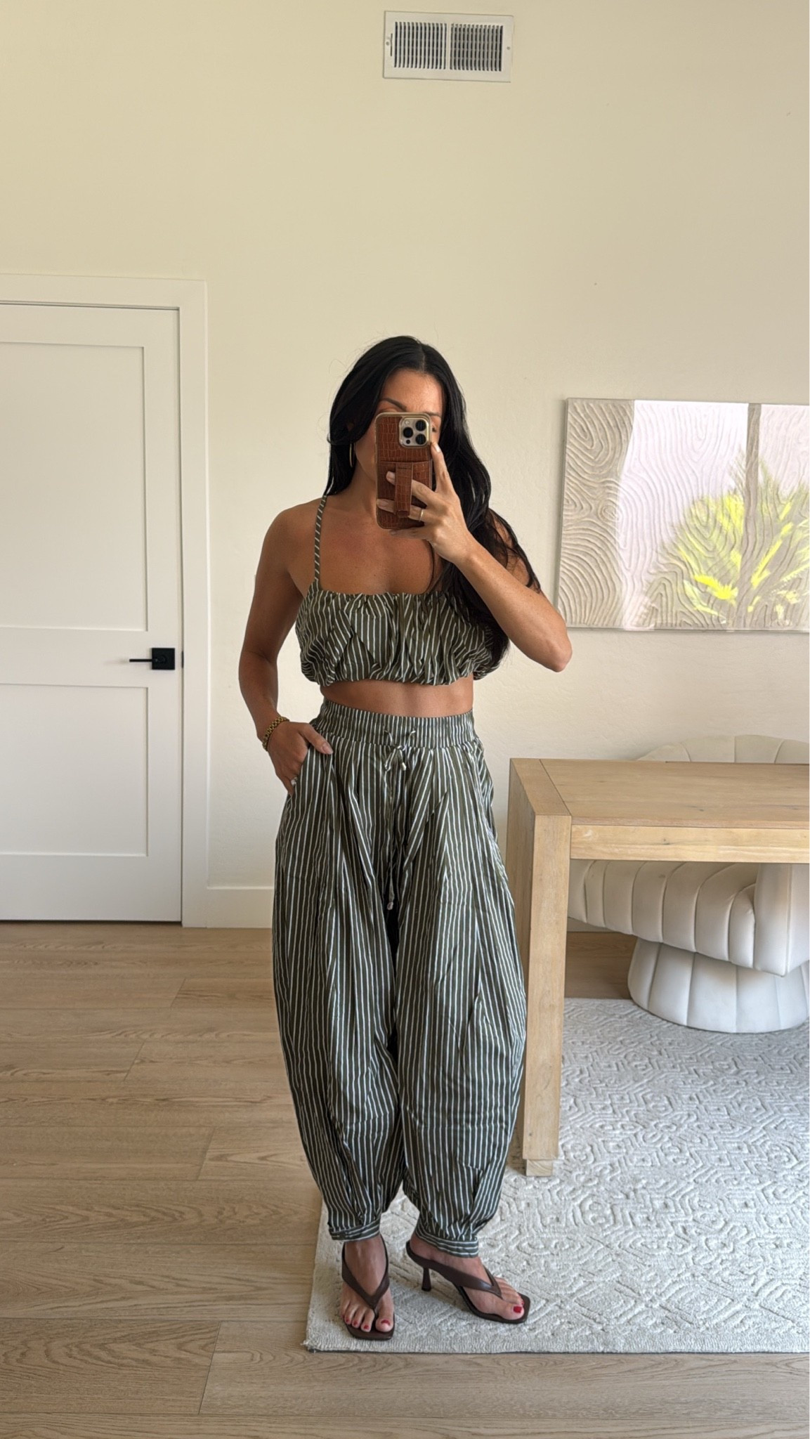 @AKIRA bubble hem jogger set size small 
Fall sets 
Matching set

#LTKootd #LTKgrwm #LTKdayinmylife