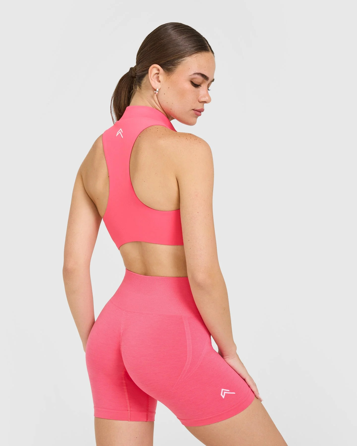 EasyLift™ Zip High Neck Sports Bra with White Logo
Hot Girl Pink | Oner Active (UK / US)