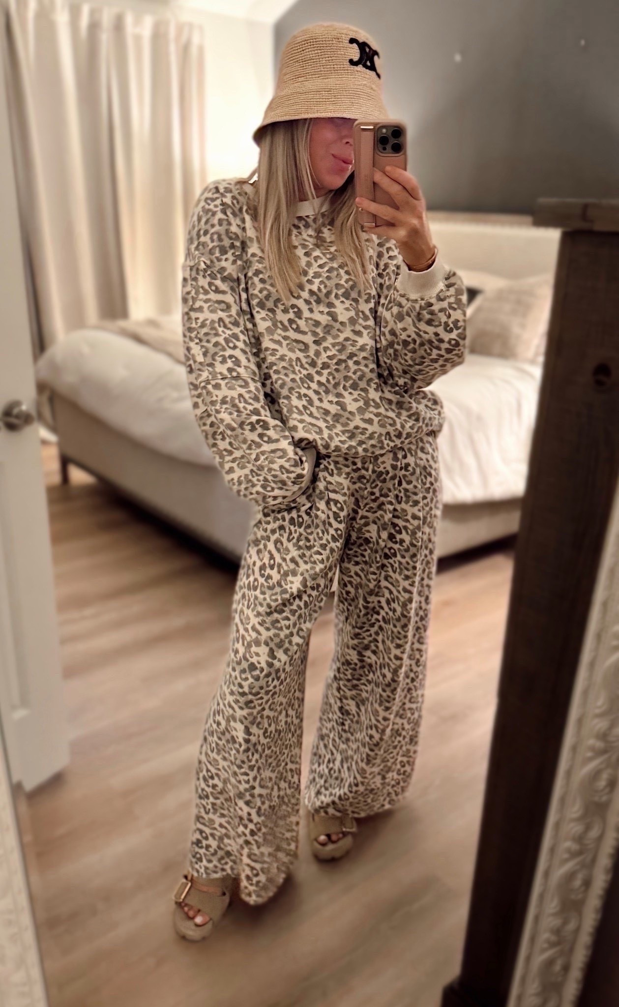 Pants & new tops back in stock and 30% off! Plain options too! 🤎🏈

🔥🤎😘 BACK IN STOCK - wearing size medium! The coziest set! Sold as separates and lots more colors if you prefer plain! Pants have pockets + pleats🔥😍!  I’m in medium.

#LTKSeasonal #LTKootd #LTKSaleAlert