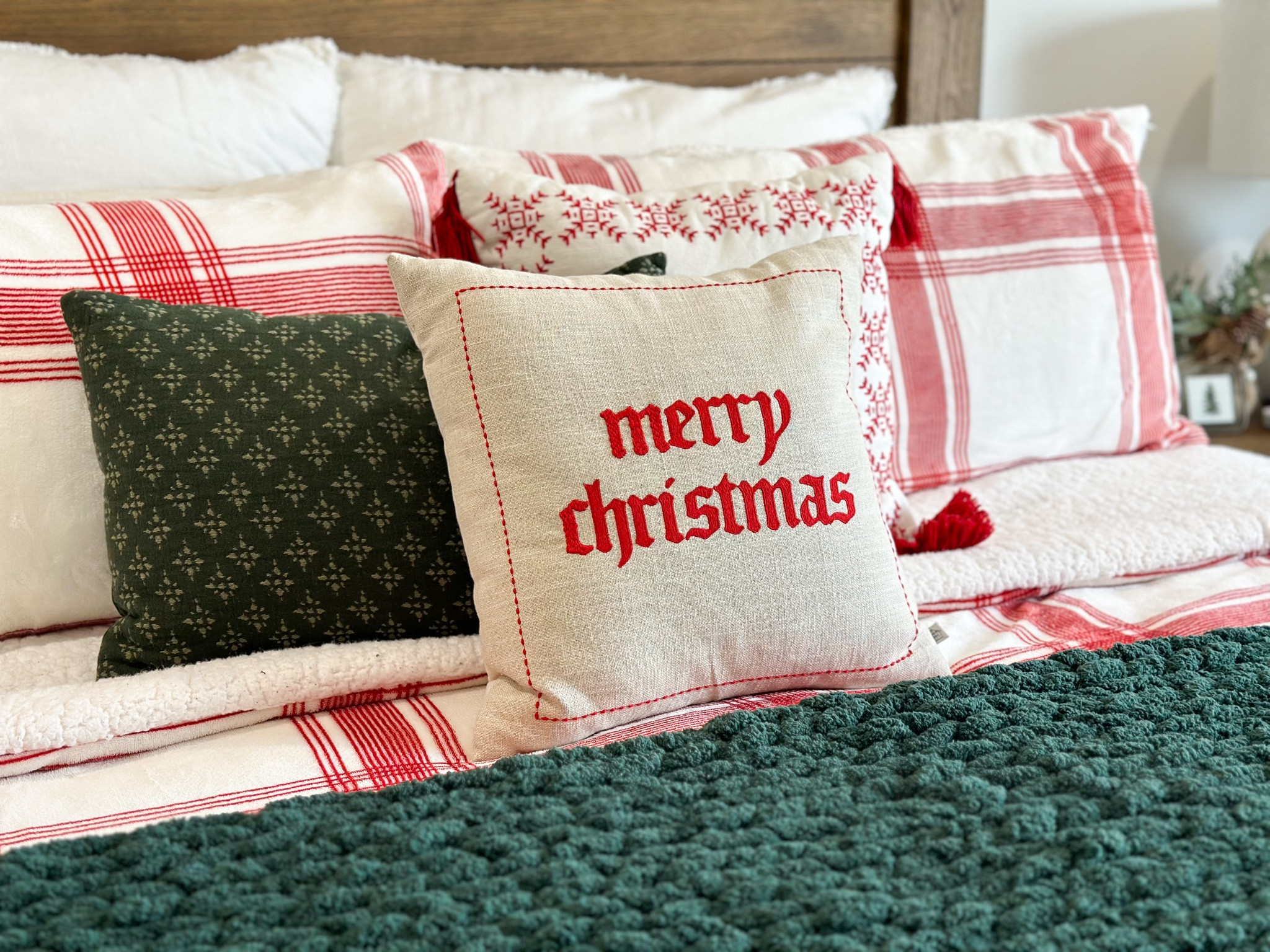 Christmas bedroom decorr

#LTKHoliday #LTKHome