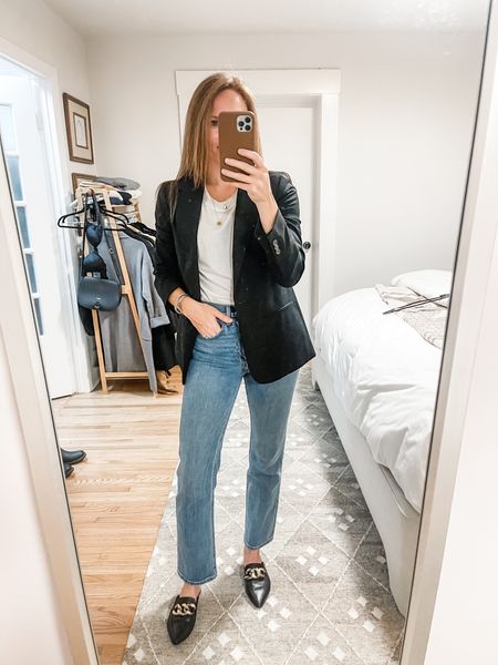 Fall capsule // business casual // momfit // magic jeans // blazer outfit 